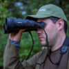 Hikmicro Habrok Pro imagen lifestyle uso en naturaleza