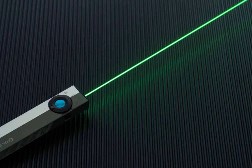 Linterna LED UV puntero verde ArkPro Olight negra imagen puntero