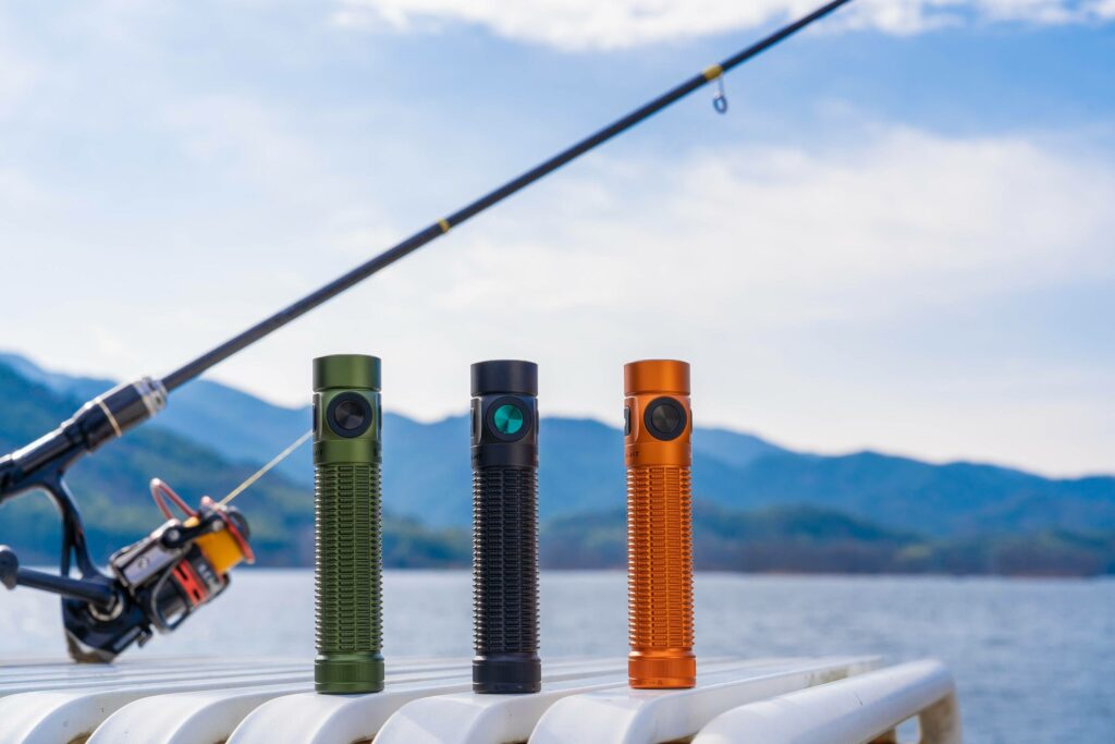 Linterna EDC Olight Baton 4 Pro lifestyle variantes color outdoor